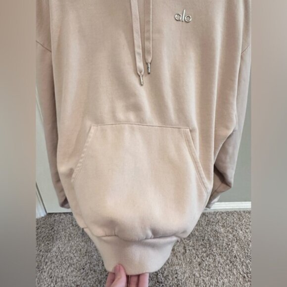 Alo Yoga Accolade Hoodie in Macadamia - Picture 10 of 12